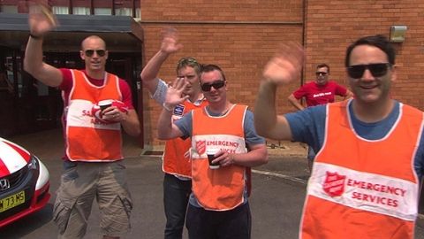 Fitzy and Wippa visit the Salvos Bushfire Relief Centre in Springwood 