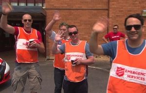 Fitzy and Wippa visit Salvos Bushfire Relief Centre
